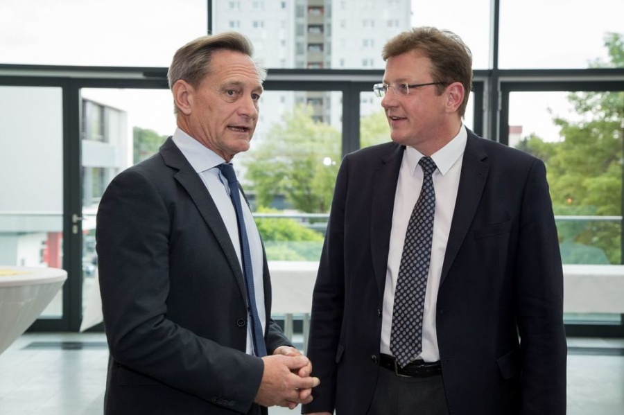 Feierstunde Deutscher Mittelstandspreises 2014 an CompWare Medical im Kreistag Groß-Gerau (28. Mai 2015).