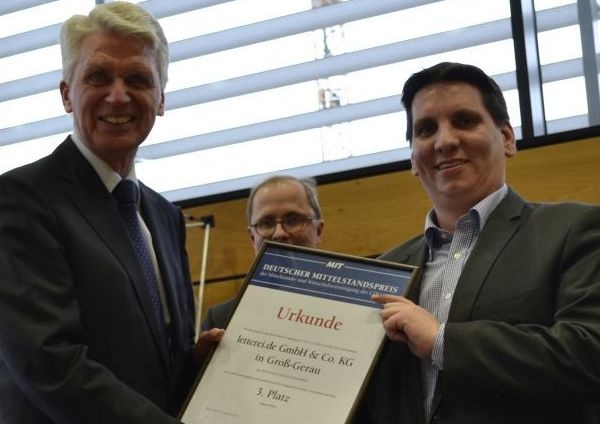 MIT-Bundesvorsitzender Dr. Schlarmann und Preisträger Denny Kunkel (v.l.n.r.)