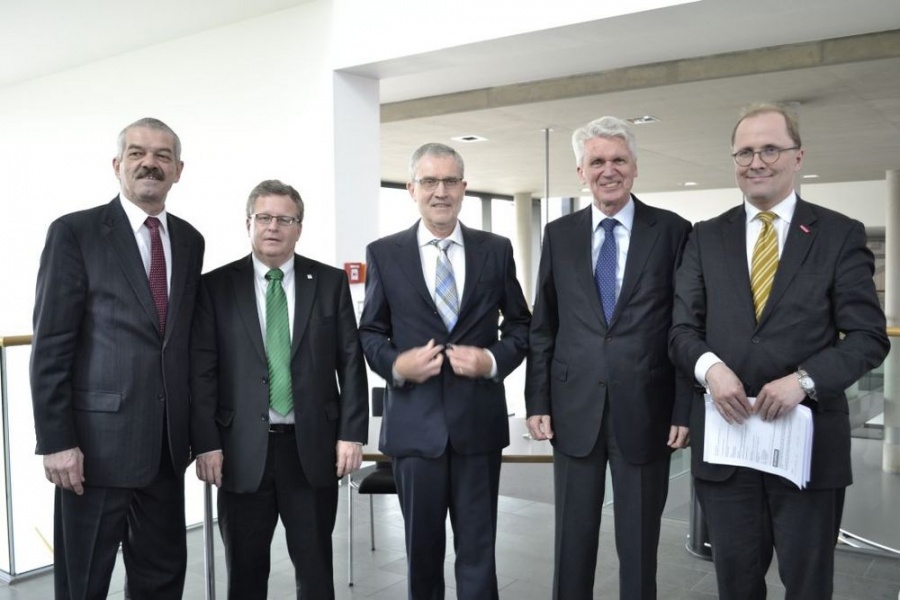 v.l.n.r.: G. Schork (MdL), F. Hartmann (MIT-Landesvorsitzender), W. Winkler (MIT-Kreisvorstand), Dr. Schlarmann (MIT-Bundesvorsitzender), Dr. Wiemers (Handwerkskammer Frankfurt/Rhein-Main)