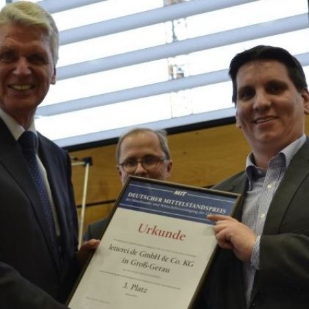 MIT-Bundesvorsitzender Dr. Schlarmann und Preisträger Denny Kunkel (v.l.n.r.)
